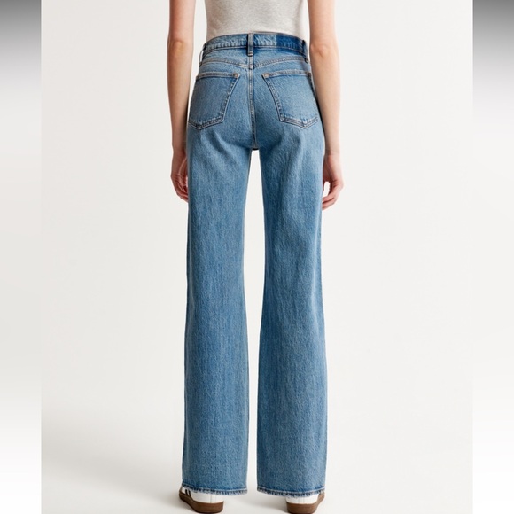 Abercrombie High-Rise 90s Relaxed Jean - Picture 3 of 7